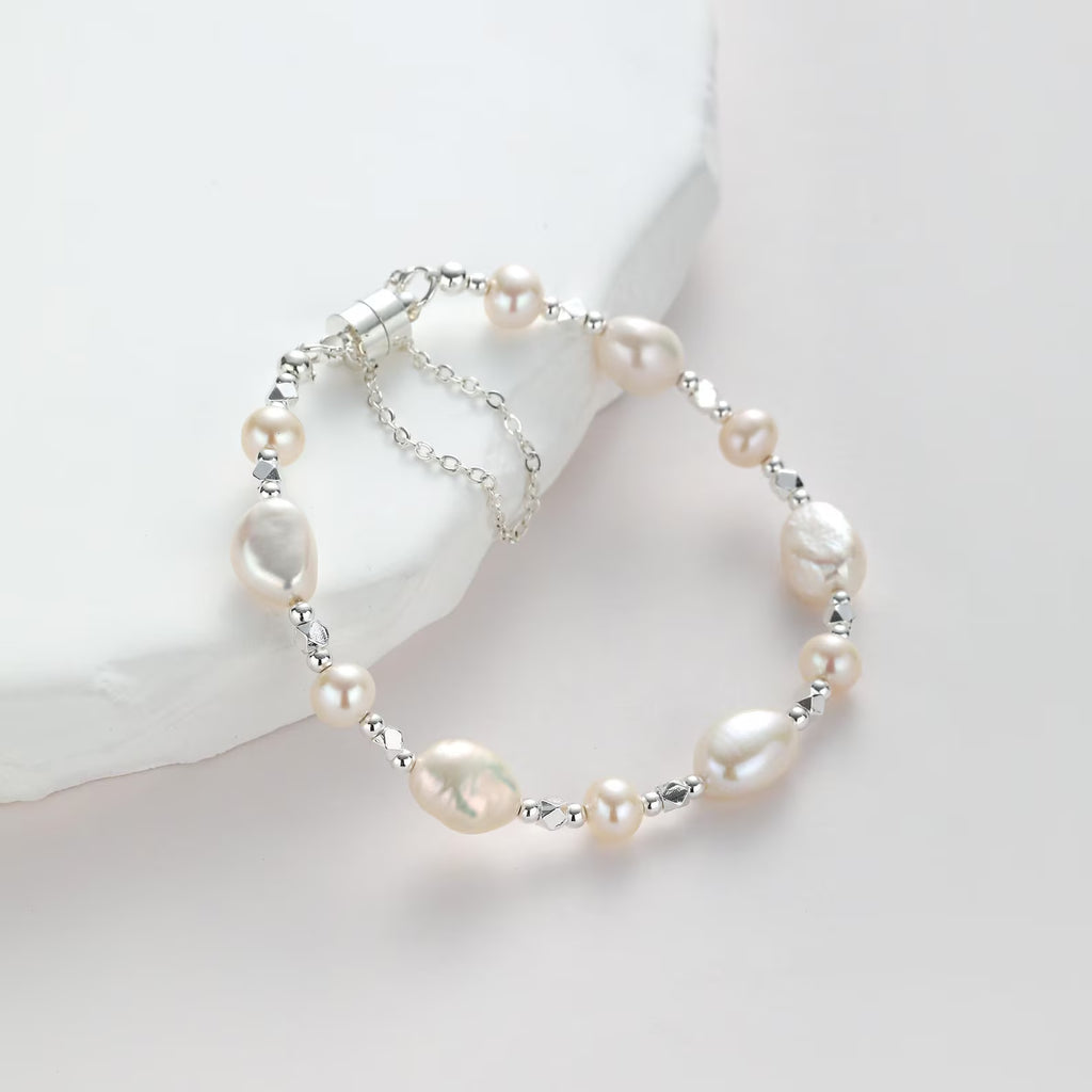 Everyday pearl bracelet