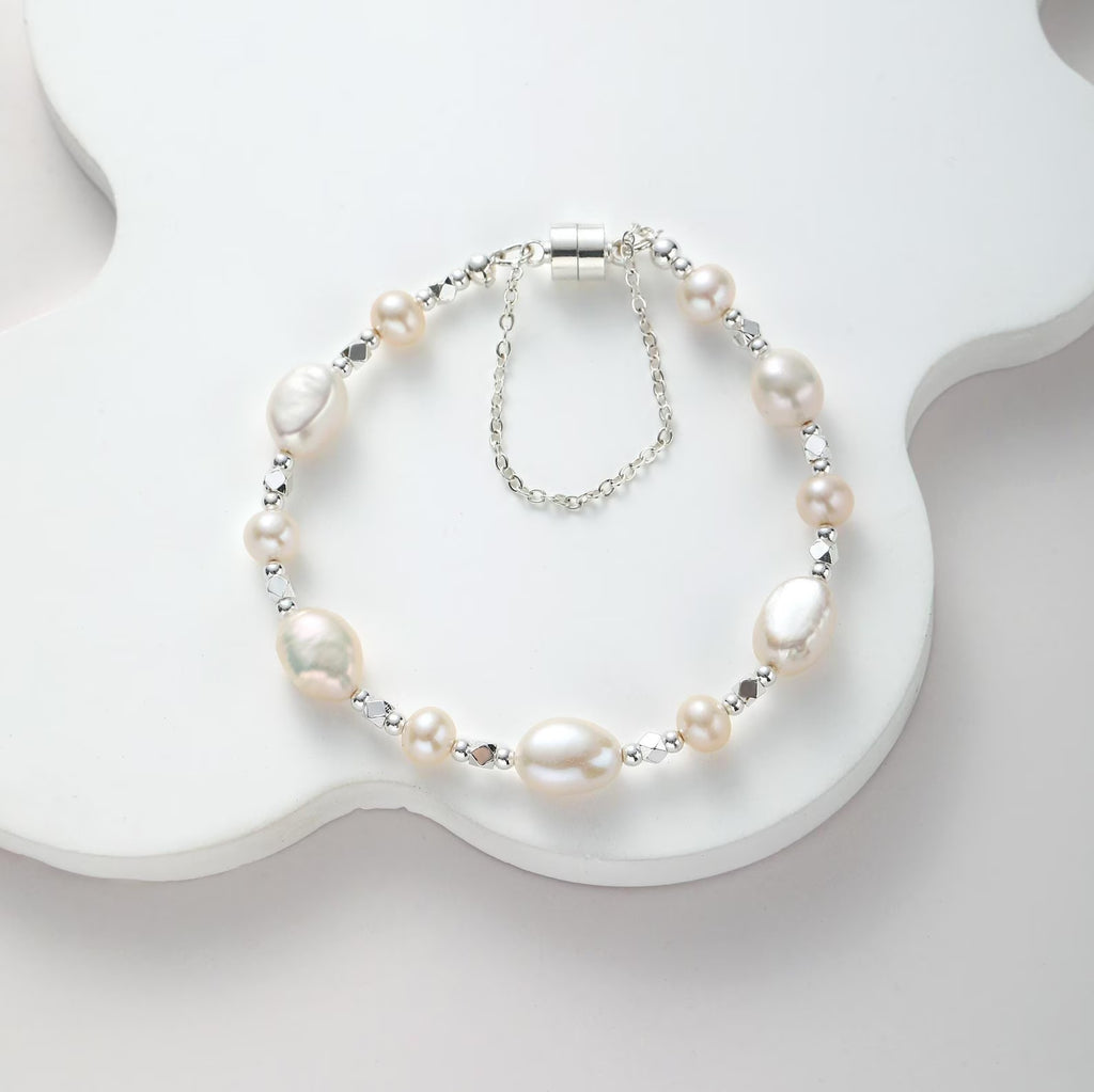 Everyday pearl bracelet