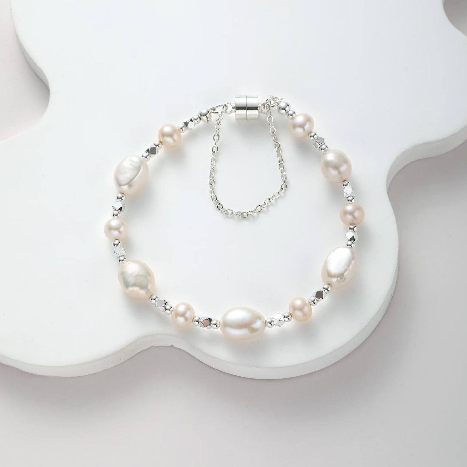 Everyday pearl bracelet